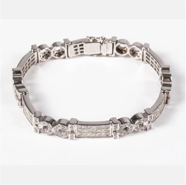 White gold and diamond necklace. Est. $800–1,200, sold $1,300